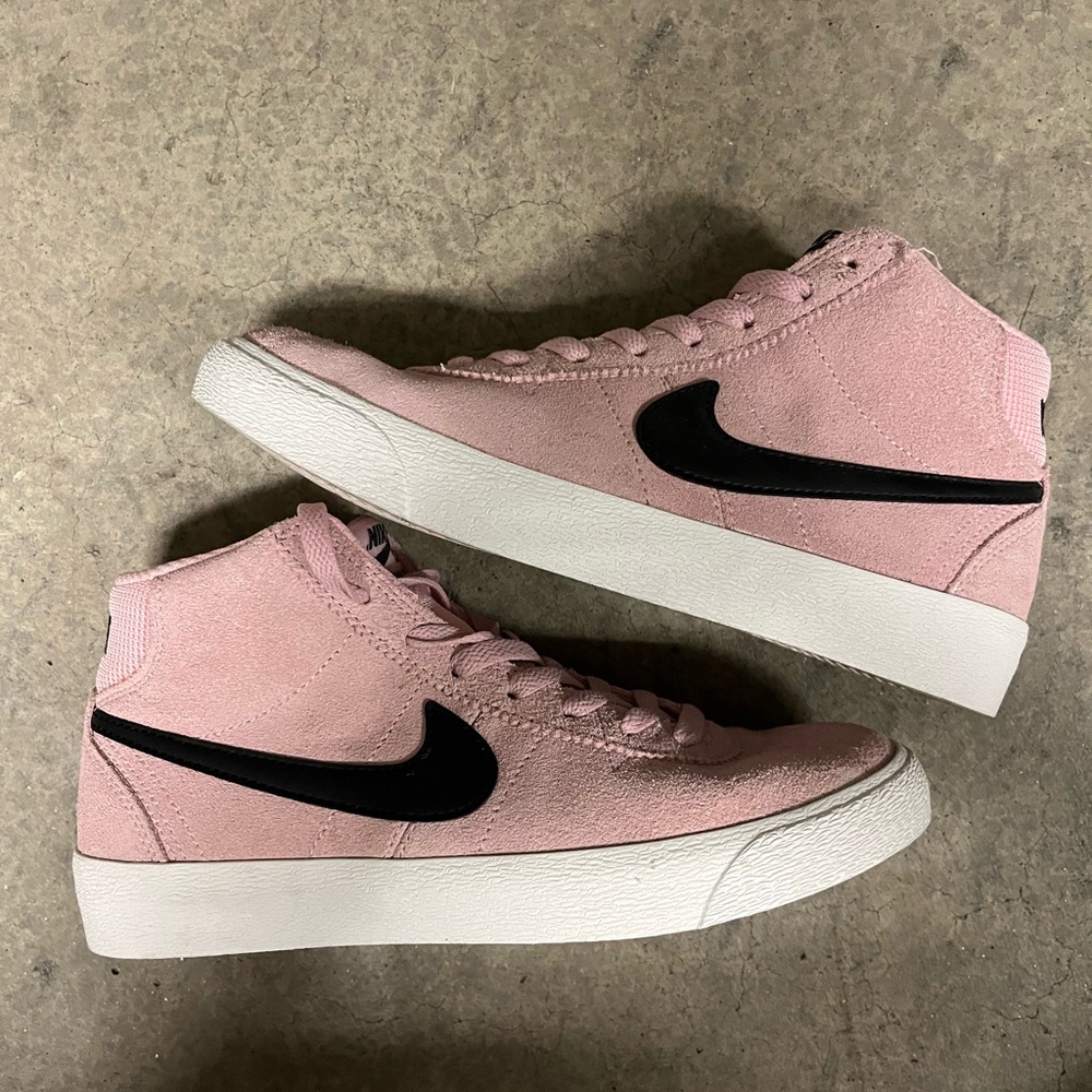 Nike SB Women’s Pink Bruin Mid